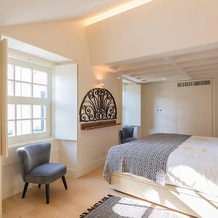 Almaria - Edificio Officina Real Лиссабон