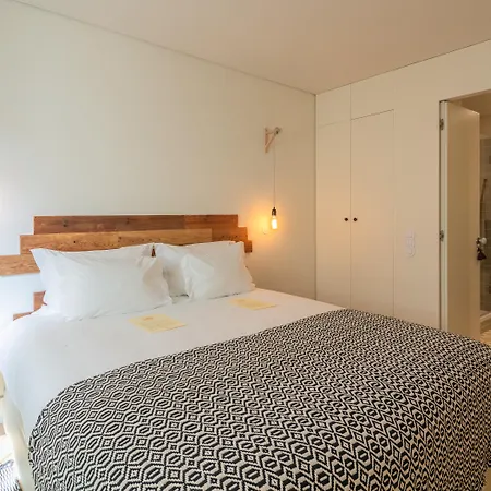 Almaria - Edificio Officina Real Лиссабон